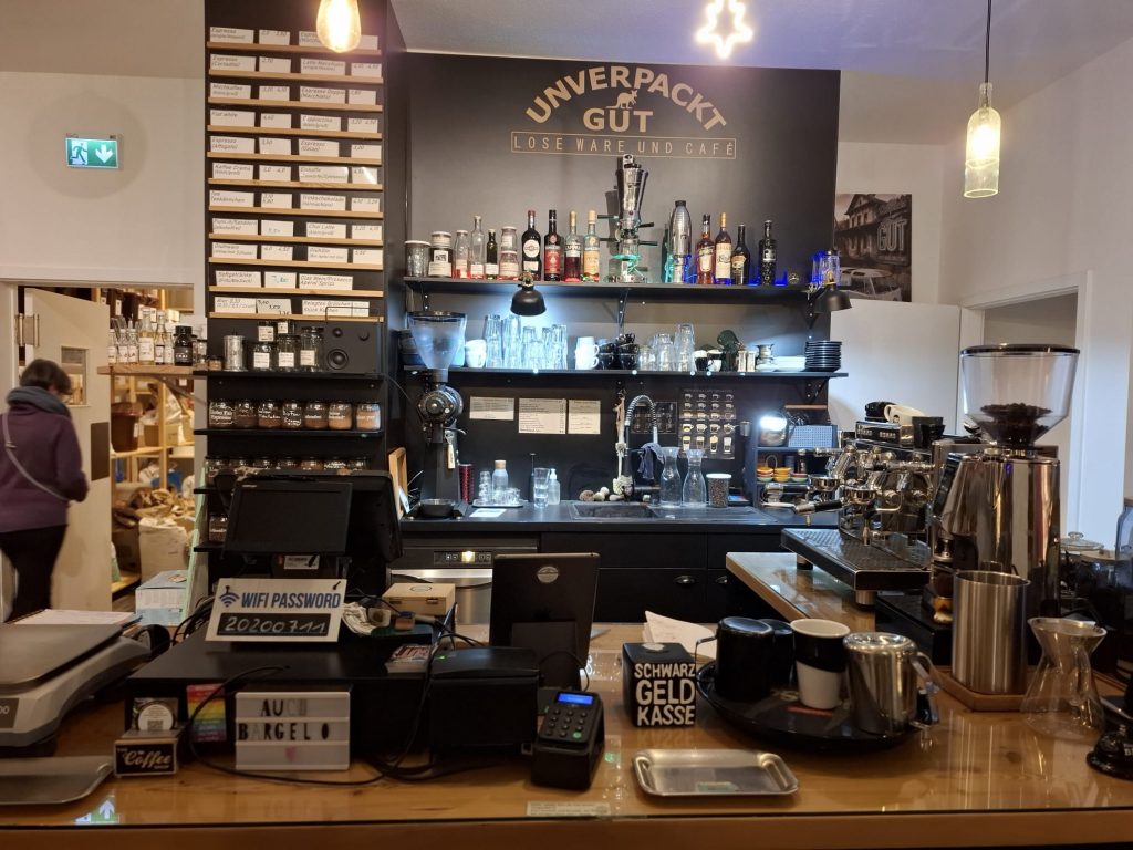 Blick in den Kassenbereich im Unverpackt und Gut Bückeburg